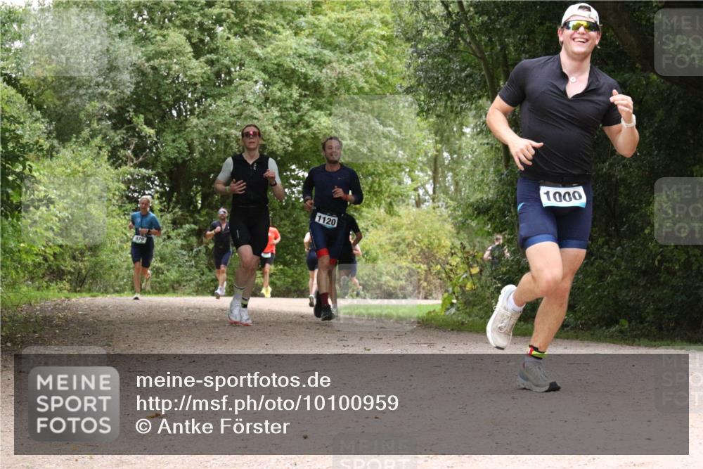 30.08.2026 - Elbe Triathlon Hamburg Antke Förster http://msf.ph/oto/10100959 30.08.2026 11:14:17 Laufen 979, 1120, 1000 meine-sportfotos.de