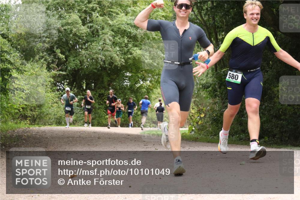 30.08.2026 - Elbe Triathlon Hamburg Antke Förster http://msf.ph/oto/10101049 30.08.2026 11:15:12 Laufen 792, 580 meine-sportfotos.de