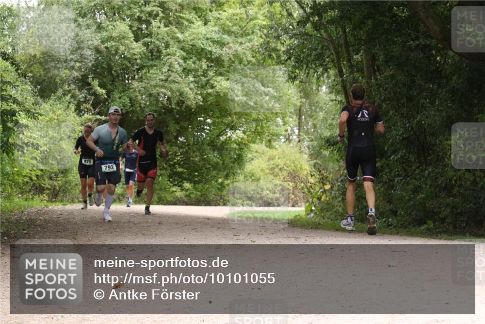 30.08.2026 - Elbe Triathlon Hamburg Antke Förster http://msf.ph/oto/10101055 30.08.2026 11:15:17 Laufen 875, 792 meine-sportfotos.de