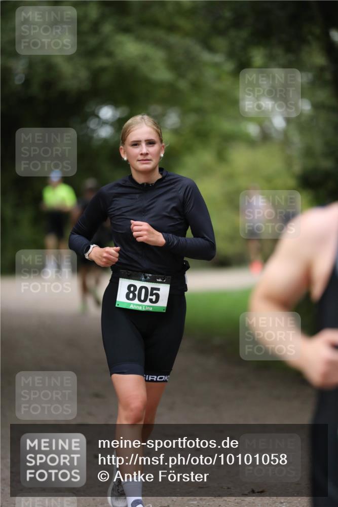 30.08.2026 - Elbe Triathlon Hamburg Antke Förster http://msf.ph/oto/10101058 30.08.2026 11:12:16 Laufen 805 meine-sportfotos.de
