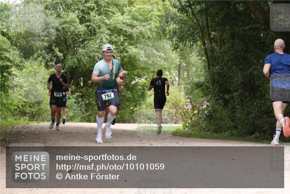 30.08.2026 - Elbe Triathlon Hamburg Antke Förster http://msf.ph/oto/10101059 30.08.2026 11:15:19 Laufen 875, 792 meine-sportfotos.de