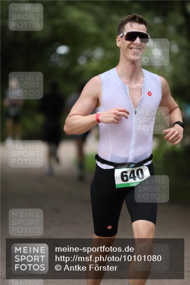 30.08.2026 - Elbe Triathlon Hamburg Antke Förster http://msf.ph/oto/10101080 30.08.2026 11:12:31 Laufen 640 meine-sportfotos.de