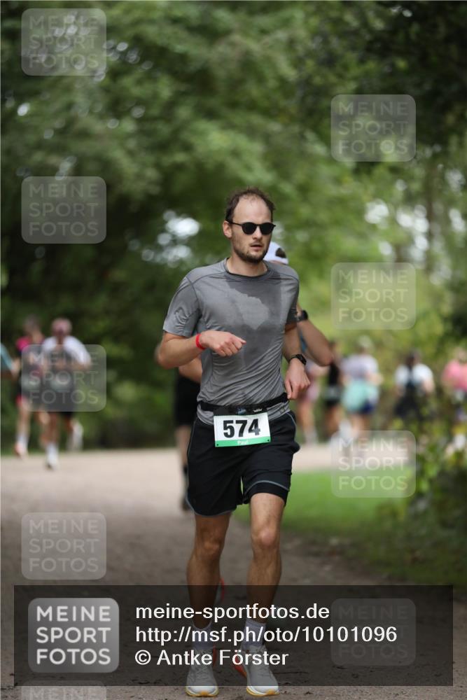 30.08.2026 - Elbe Triathlon Hamburg Antke Förster http://msf.ph/oto/10101096 30.08.2026 11:12:40 Laufen 574 meine-sportfotos.de