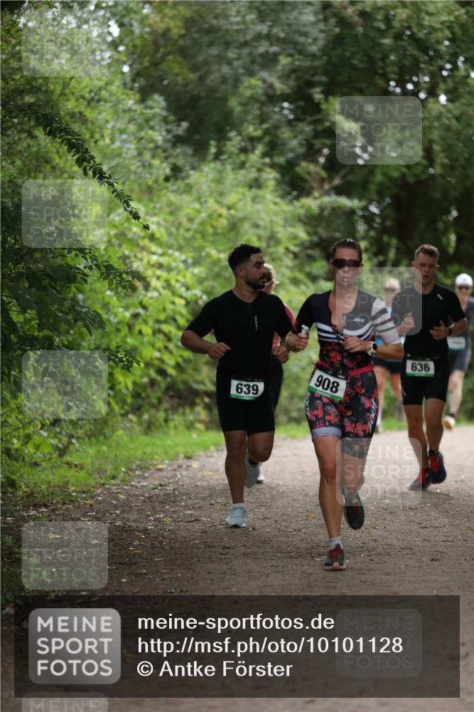 30.08.2026 - Elbe Triathlon Hamburg Antke Förster http://msf.ph/oto/10101128 30.08.2026 11:12:53 Laufen 7001, 639, 908, 636 meine-sportfotos.de