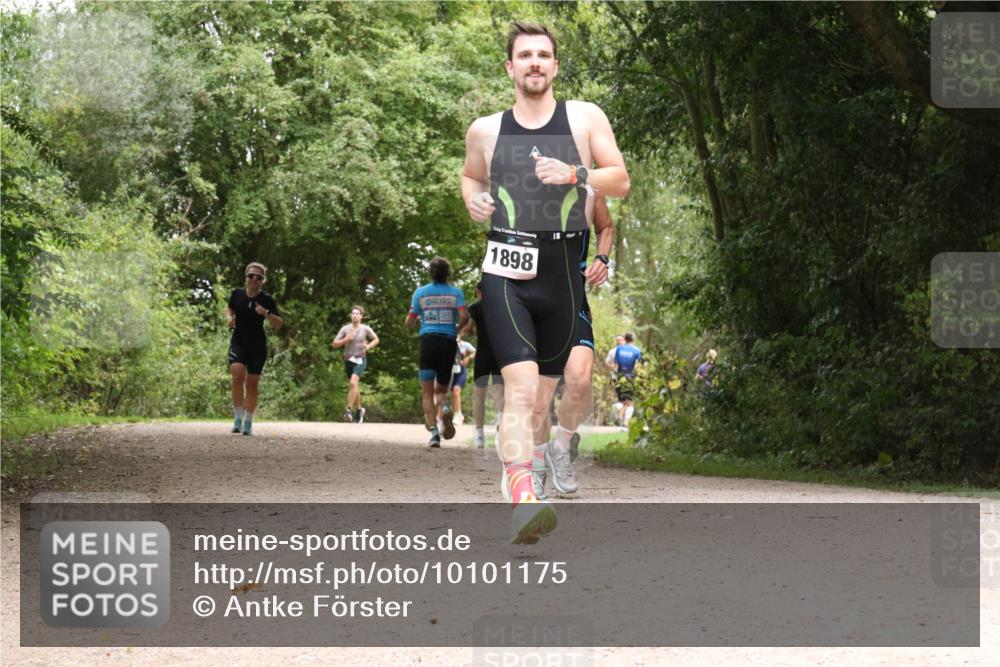 30.08.2026 - Elbe Triathlon Hamburg Antke Förster http://msf.ph/oto/10101175 30.08.2026 11:16:35 Laufen 1898 meine-sportfotos.de