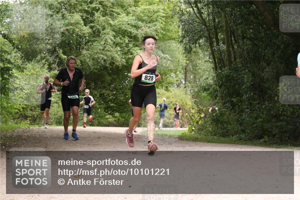 30.08.2026 - Elbe Triathlon Hamburg Antke Förster http://msf.ph/oto/10101221 30.08.2026 11:17:01 Laufen 785, 828 meine-sportfotos.de