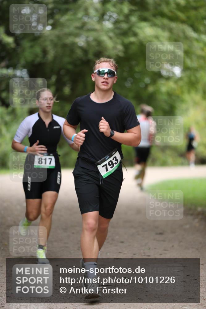 30.08.2026 - Elbe Triathlon Hamburg Antke Förster http://msf.ph/oto/10101226 30.08.2026 11:13:45 Laufen 817, 793 meine-sportfotos.de