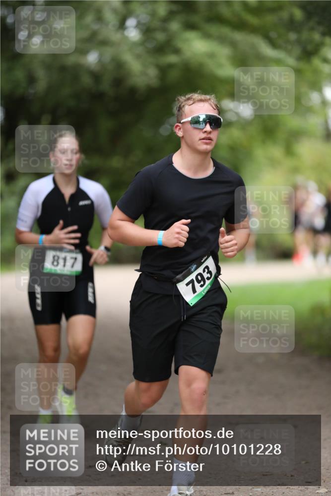 30.08.2026 - Elbe Triathlon Hamburg Antke Förster http://msf.ph/oto/10101228 30.08.2026 11:13:46 Laufen 817, 793 meine-sportfotos.de