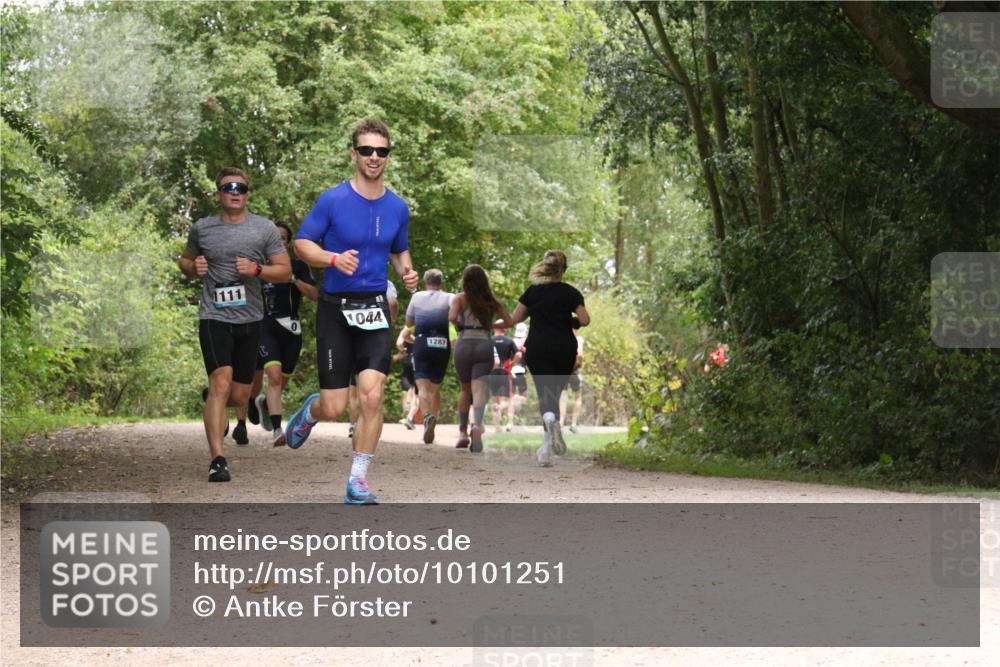 30.08.2026 - Elbe Triathlon Hamburg Antke Förster http://msf.ph/oto/10101251 30.08.2026 11:17:20 Laufen 1111, 044, 1287 meine-sportfotos.de