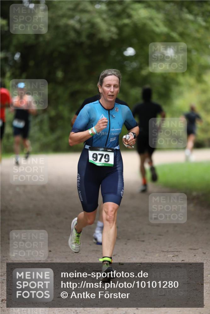 30.08.2026 - Elbe Triathlon Hamburg Antke Förster http://msf.ph/oto/10101280 30.08.2026 11:14:23 Laufen 979 meine-sportfotos.de