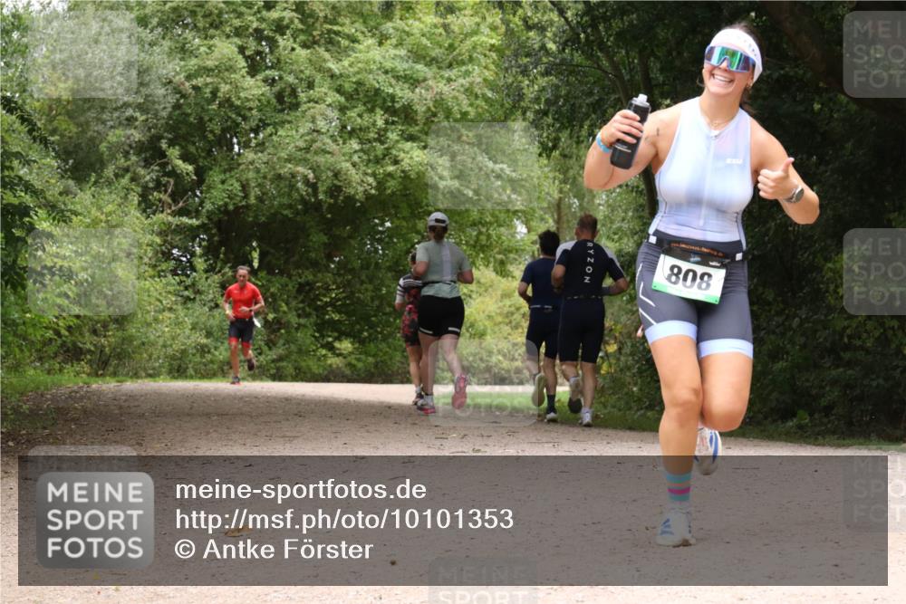 30.08.2026 - Elbe Triathlon Hamburg Antke Förster http://msf.ph/oto/10101353 30.08.2026 11:18:23 Laufen 2, 808 meine-sportfotos.de