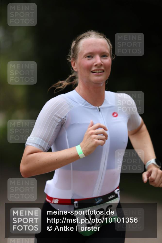 30.08.2026 - Elbe Triathlon Hamburg Antke Förster http://msf.ph/oto/10101356 30.08.2026 11:15:11 Laufen 926 meine-sportfotos.de