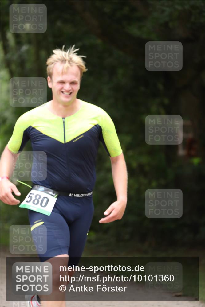 30.08.2026 - Elbe Triathlon Hamburg Antke Förster http://msf.ph/oto/10101360 30.08.2026 11:15:13 Laufen 580 meine-sportfotos.de