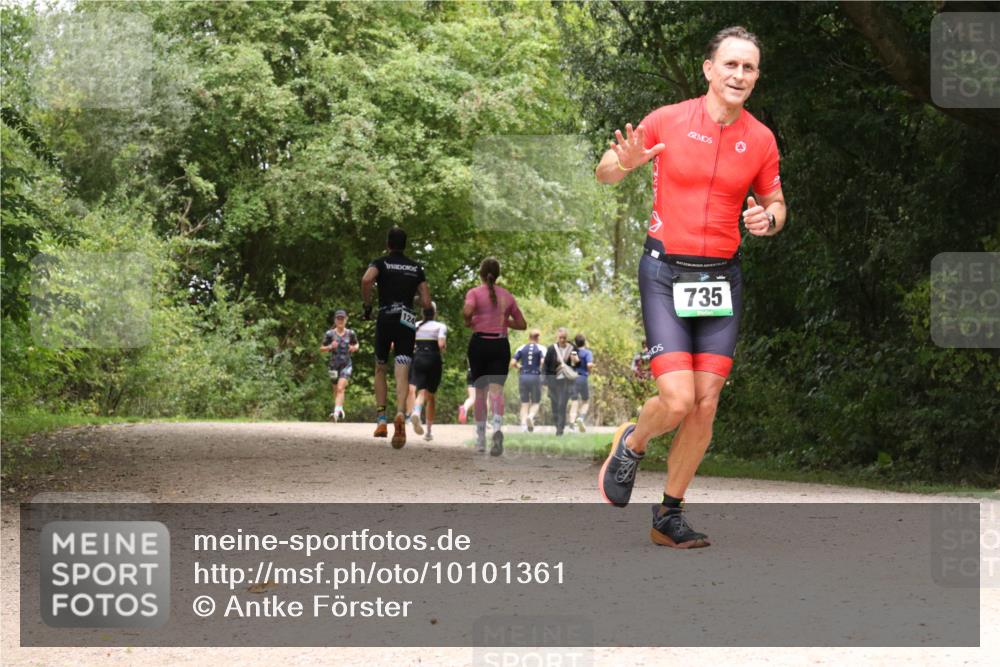 30.08.2026 - Elbe Triathlon Hamburg Antke Förster http://msf.ph/oto/10101361 30.08.2026 11:18:32 Laufen 124, 735 meine-sportfotos.de