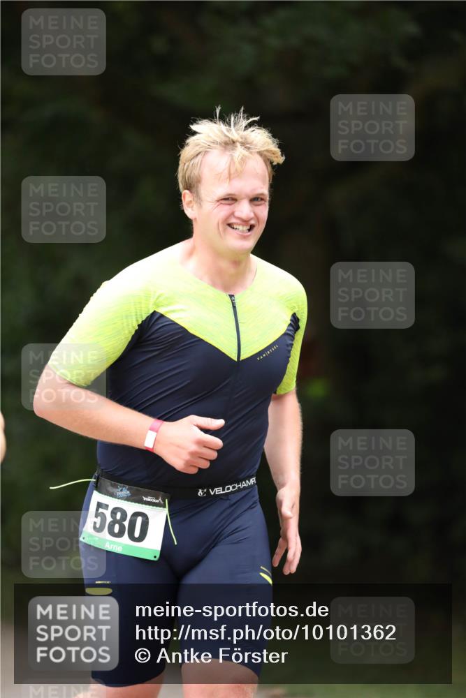 30.08.2026 - Elbe Triathlon Hamburg Antke Förster http://msf.ph/oto/10101362 30.08.2026 11:15:13 Laufen 580 meine-sportfotos.de