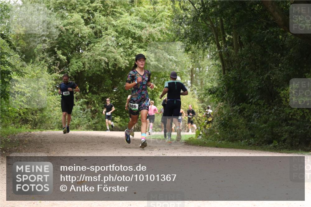 30.08.2026 - Elbe Triathlon Hamburg Antke Förster http://msf.ph/oto/10101367 30.08.2026 11:18:39 Laufen 400, 886 meine-sportfotos.de