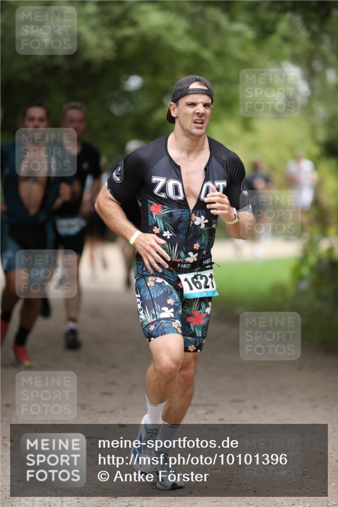 30.08.2026 - Elbe Triathlon Hamburg Antke Förster http://msf.ph/oto/10101396 30.08.2026 11:15:33 Laufen 02, 1627 meine-sportfotos.de