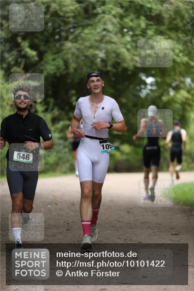 30.08.2026 - Elbe Triathlon Hamburg Antke Förster http://msf.ph/oto/10101422 30.08.2026 11:15:47 Laufen 548, 105 meine-sportfotos.de