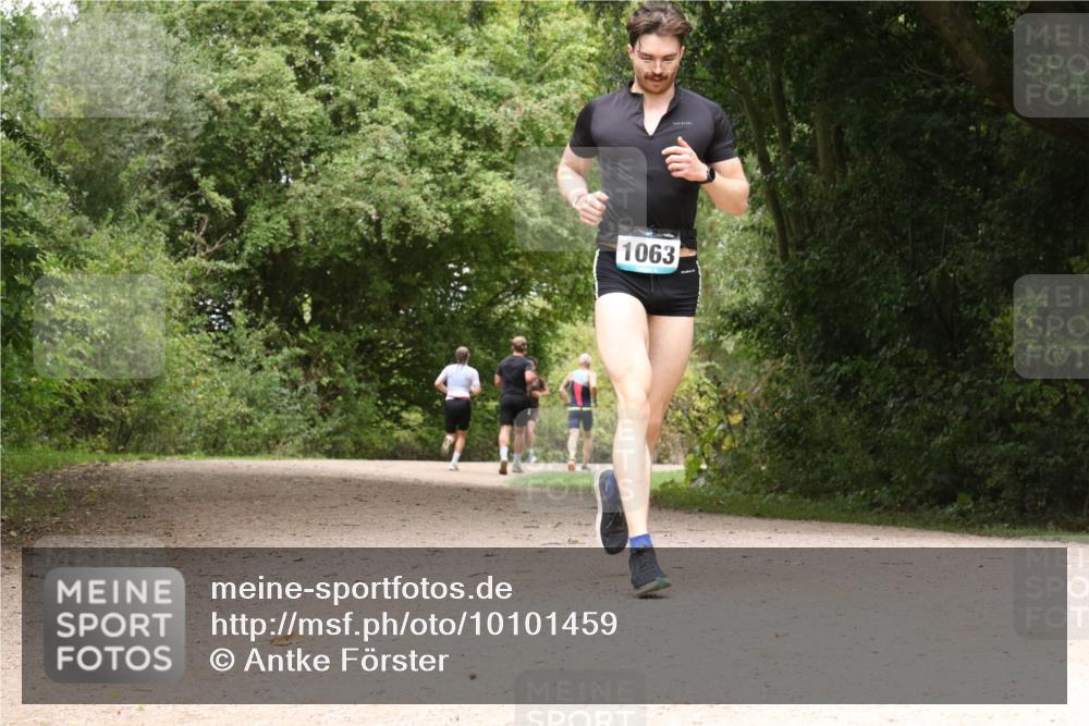 30.08.2026 - Elbe Triathlon Hamburg Antke Förster http://msf.ph/oto/10101459 30.08.2026 11:19:21 Laufen 1063 meine-sportfotos.de