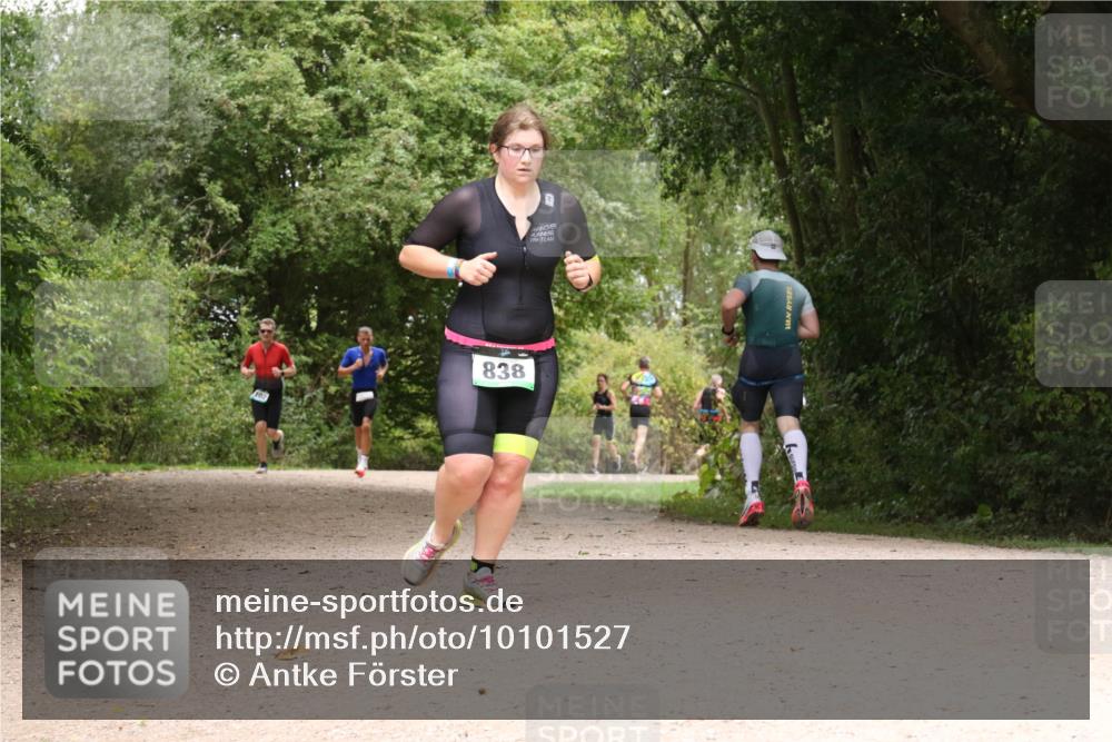 30.08.2026 - Elbe Triathlon Hamburg Antke Förster http://msf.ph/oto/10101527 30.08.2026 11:20:09 Laufen 102, 838 meine-sportfotos.de