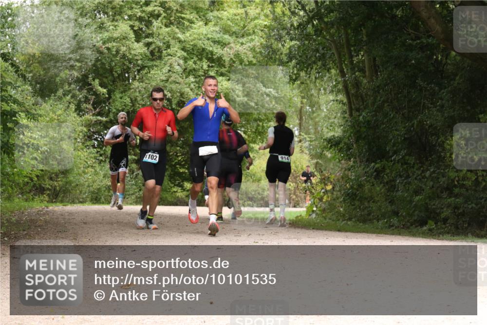 30.08.2026 - Elbe Triathlon Hamburg Antke Förster http://msf.ph/oto/10101535 30.08.2026 11:20:15 Laufen 1102, 914 meine-sportfotos.de