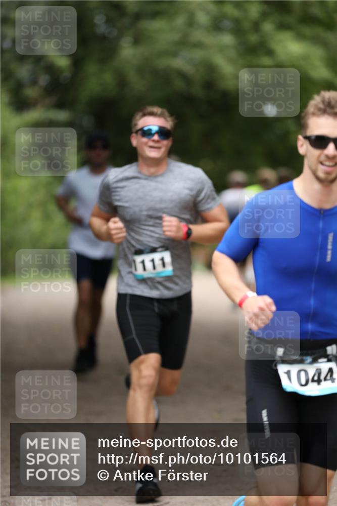 30.08.2026 - Elbe Triathlon Hamburg Antke Förster http://msf.ph/oto/10101564 30.08.2026 11:17:22 Laufen 111, 1044 meine-sportfotos.de