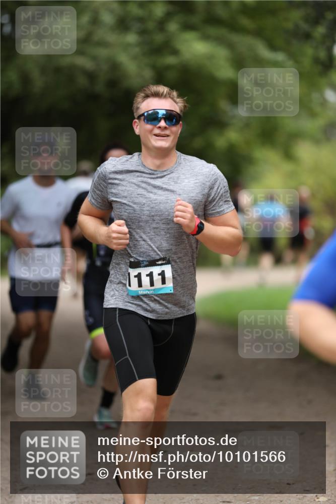 30.08.2026 - Elbe Triathlon Hamburg Antke Förster http://msf.ph/oto/10101566 30.08.2026 11:17:22 Laufen 111 meine-sportfotos.de