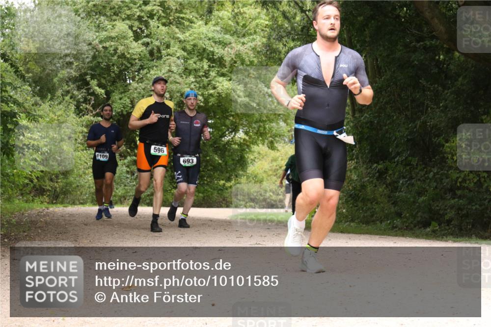 30.08.2026 - Elbe Triathlon Hamburg Antke Förster http://msf.ph/oto/10101585 30.08.2026 11:20:49 Laufen 1109, 596, 693 meine-sportfotos.de
