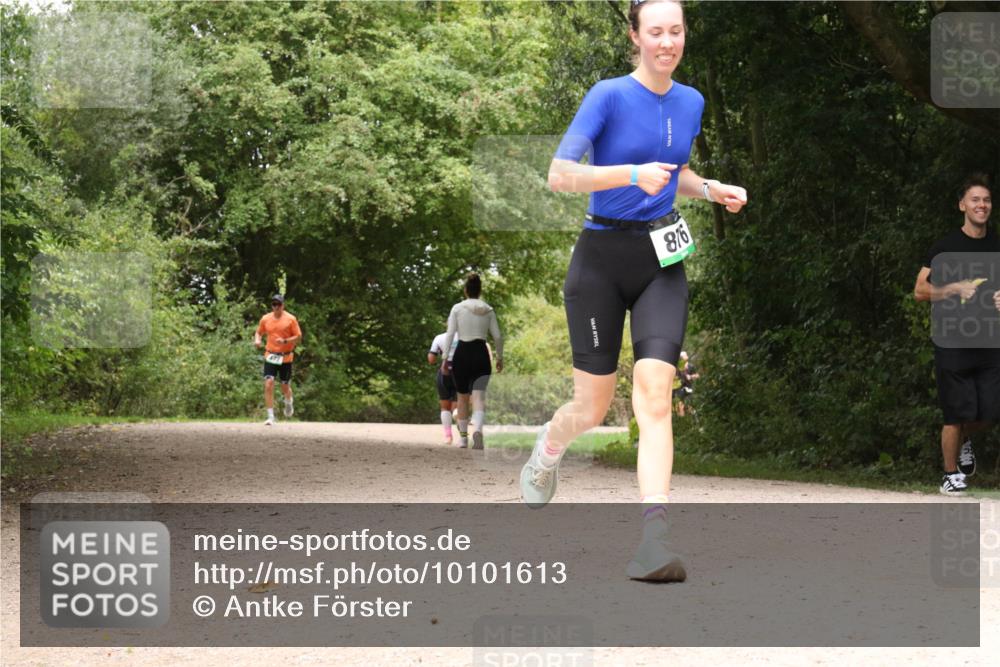 30.08.2026 - Elbe Triathlon Hamburg Antke Förster http://msf.ph/oto/10101613 30.08.2026 11:21:08 Laufen 9, 8 meine-sportfotos.de