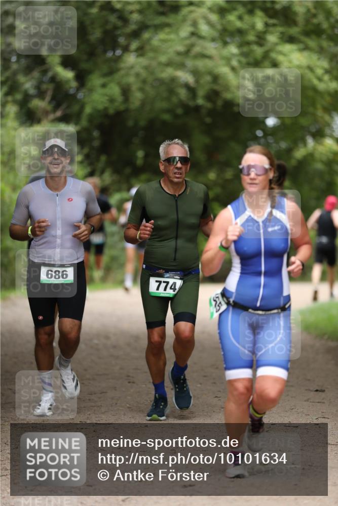 30.08.2026 - Elbe Triathlon Hamburg Antke Förster http://msf.ph/oto/10101634 30.08.2026 11:18:13 Laufen 686, 774 meine-sportfotos.de