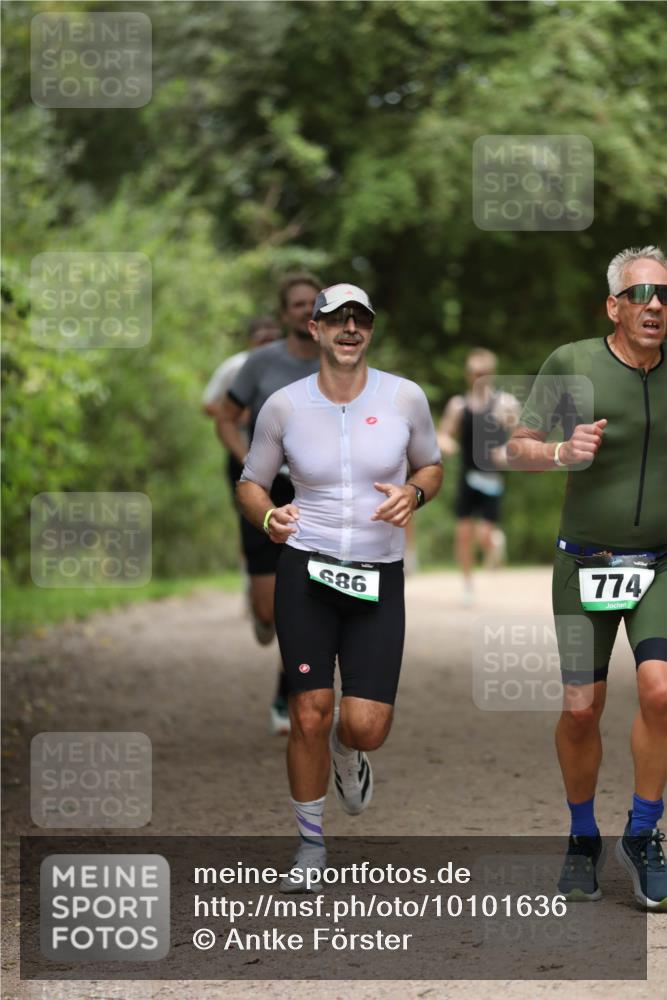 30.08.2026 - Elbe Triathlon Hamburg Antke Förster http://msf.ph/oto/10101636 30.08.2026 11:18:14 Laufen 686, 774 meine-sportfotos.de