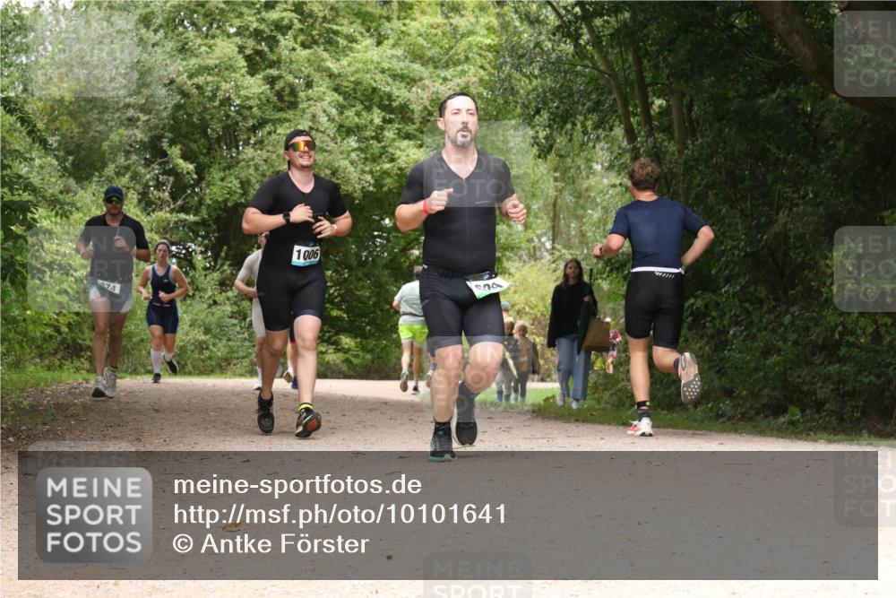 30.08.2026 - Elbe Triathlon Hamburg Antke Förster http://msf.ph/oto/10101641 30.08.2026 11:21:26 Laufen 74, 1006 meine-sportfotos.de