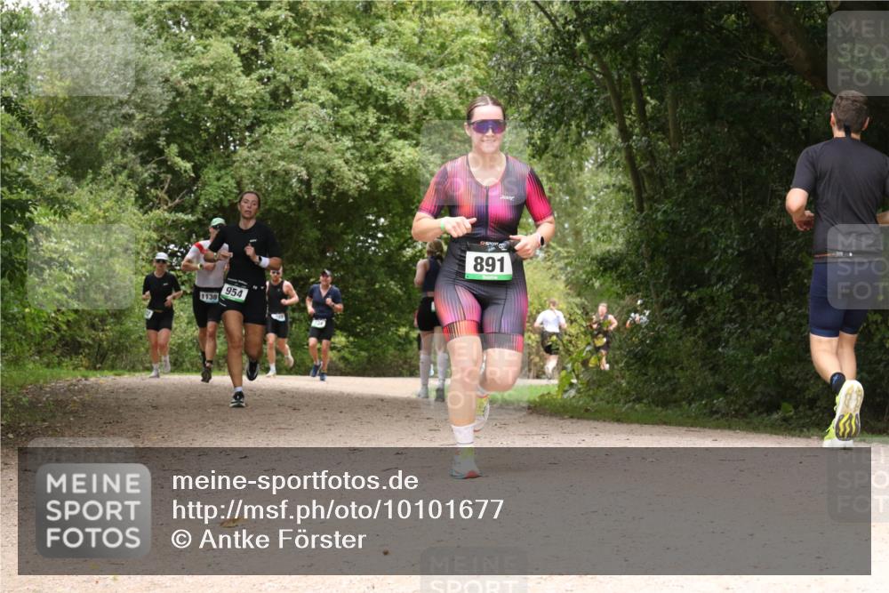 30.08.2026 - Elbe Triathlon Hamburg Antke Förster http://msf.ph/oto/10101677 30.08.2026 11:21:45 Laufen 1138, 954, 891 meine-sportfotos.de