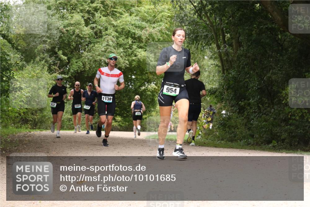 30.08.2026 - Elbe Triathlon Hamburg Antke Förster http://msf.ph/oto/10101685 30.08.2026 11:21:48 Laufen 932, 1022, 734, 1138, 14, 954 meine-sportfotos.de