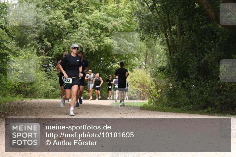 30.08.2026 - Elbe Triathlon Hamburg Antke Förster http://msf.ph/oto/10101695 30.08.2026 11:21:51 Laufen 932 meine-sportfotos.de