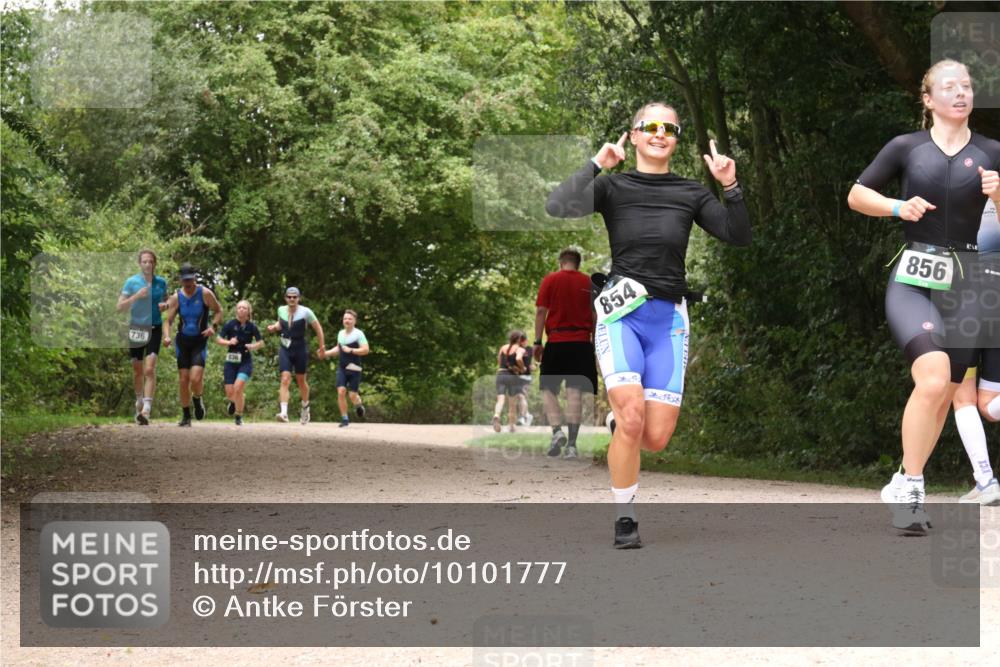 30.08.2026 - Elbe Triathlon Hamburg Antke Förster http://msf.ph/oto/10101777 30.08.2026 11:22:27 Laufen 736, 854, 856 meine-sportfotos.de