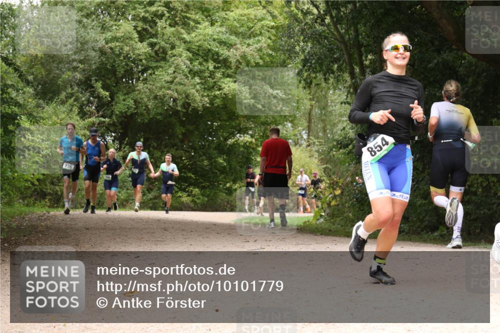 30.08.2026 - Elbe Triathlon Hamburg Antke Förster http://msf.ph/oto/10101779 30.08.2026 11:22:27 Laufen 736, 901, 854 meine-sportfotos.de