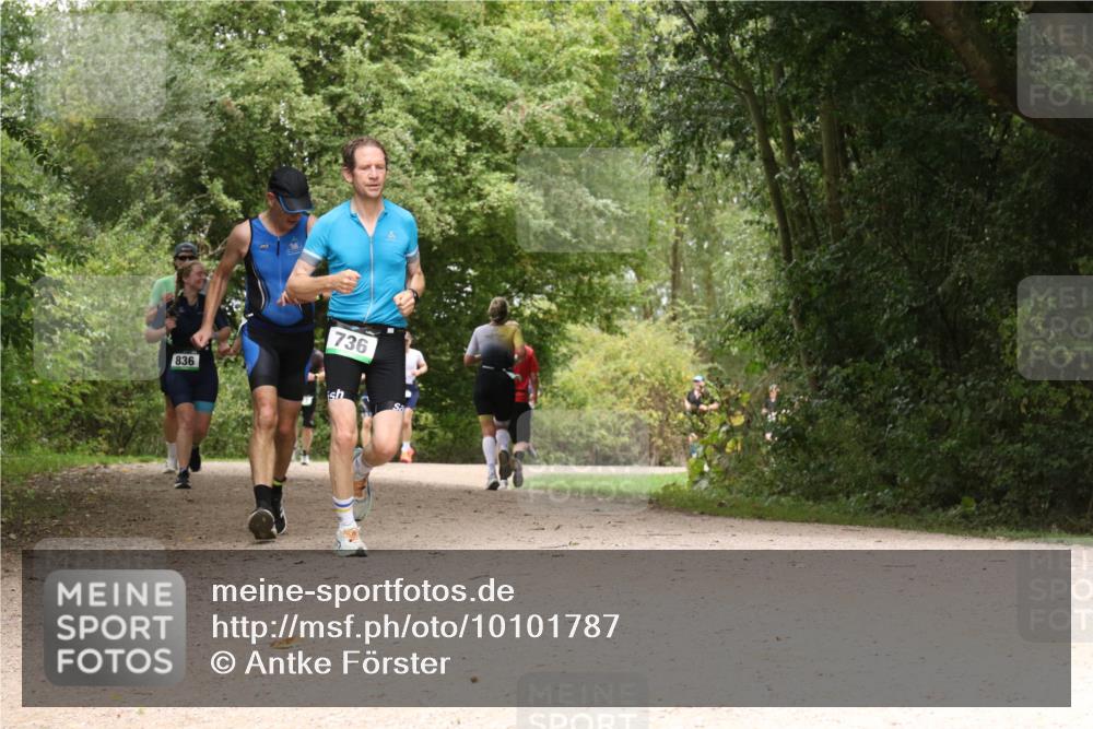 30.08.2026 - Elbe Triathlon Hamburg Antke Förster http://msf.ph/oto/10101787 30.08.2026 11:22:32 Laufen 736, 836 meine-sportfotos.de