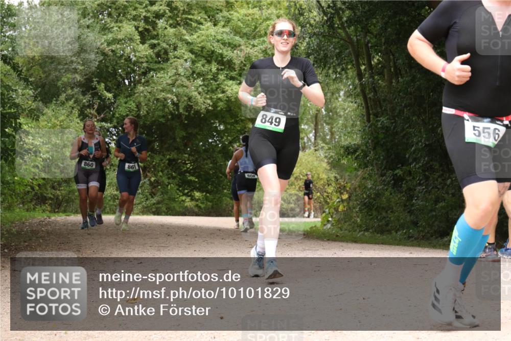 30.08.2026 - Elbe Triathlon Hamburg Antke Förster http://msf.ph/oto/10101829 30.08.2026 11:22:54 Laufen 860, 86, 849, 556 meine-sportfotos.de