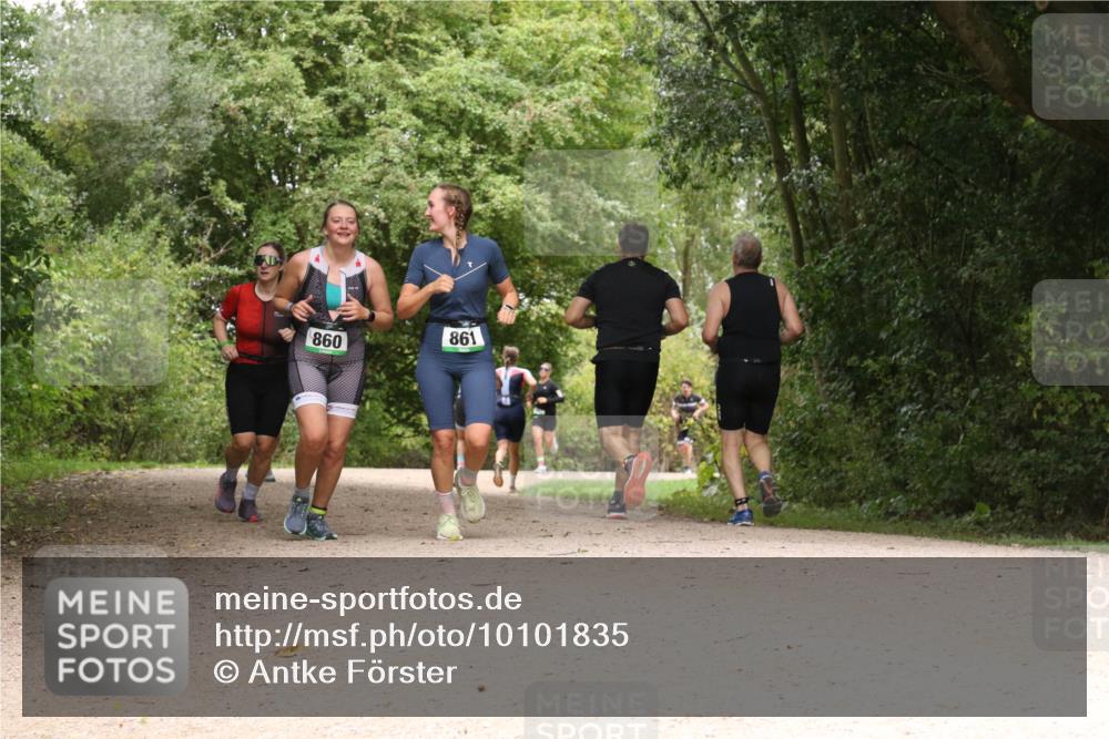 30.08.2026 - Elbe Triathlon Hamburg Antke Förster http://msf.ph/oto/10101835 30.08.2026 11:22:56 Laufen 860, 861 meine-sportfotos.de