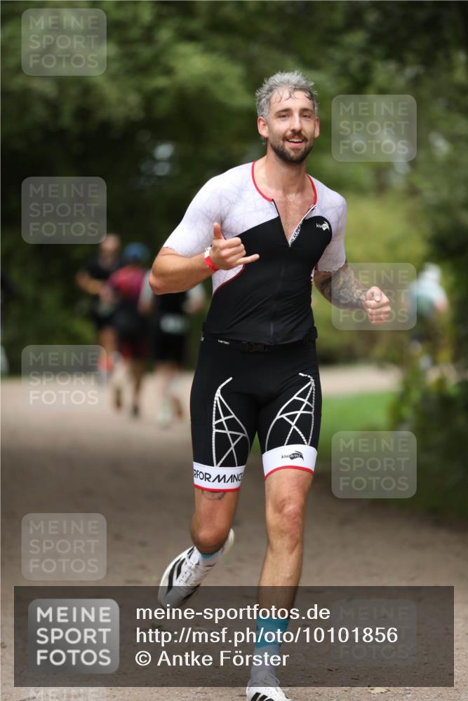 30.08.2026 - Elbe Triathlon Hamburg Antke Förster http://msf.ph/oto/10101856 30.08.2026 11:20:20 Laufen  meine-sportfotos.de