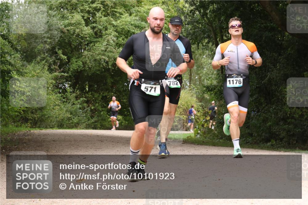 30.08.2026 - Elbe Triathlon Hamburg Antke Förster http://msf.ph/oto/10101923 30.08.2026 11:23:42 Laufen 782, 571, 1176 meine-sportfotos.de