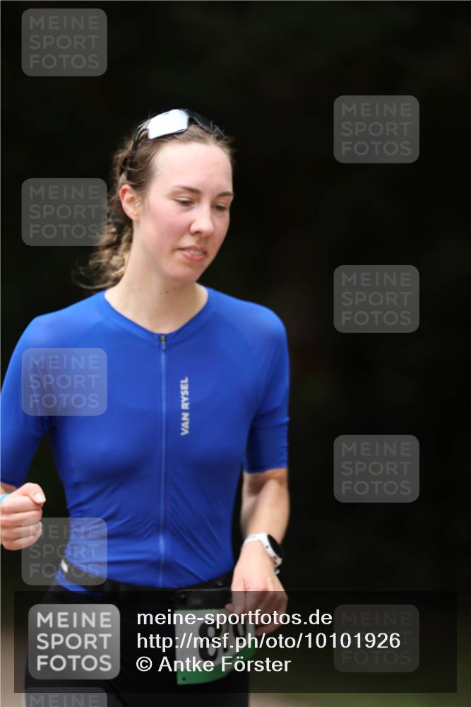 30.08.2026 - Elbe Triathlon Hamburg Antke Förster http://msf.ph/oto/10101926 30.08.2026 11:21:09 Laufen 8, 0 meine-sportfotos.de