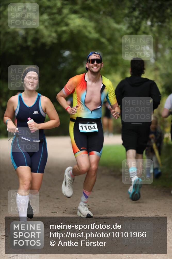 30.08.2026 - Elbe Triathlon Hamburg Antke Förster http://msf.ph/oto/10101966 30.08.2026 11:21:34 Laufen 1104 meine-sportfotos.de