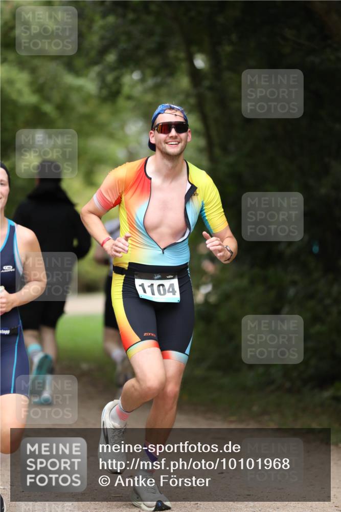 30.08.2026 - Elbe Triathlon Hamburg Antke Förster http://msf.ph/oto/10101968 30.08.2026 11:21:34 Laufen 1104 meine-sportfotos.de