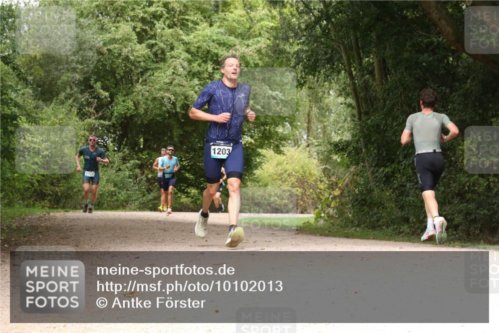 30.08.2026 - Elbe Triathlon Hamburg Antke Förster http://msf.ph/oto/10102013 30.08.2026 11:24:54 Laufen 1121, 1203 meine-sportfotos.de