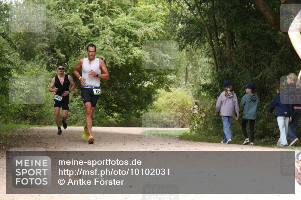 30.08.2026 - Elbe Triathlon Hamburg Antke Förster http://msf.ph/oto/10102031 30.08.2026 11:25:03 Laufen 1074, 754 meine-sportfotos.de