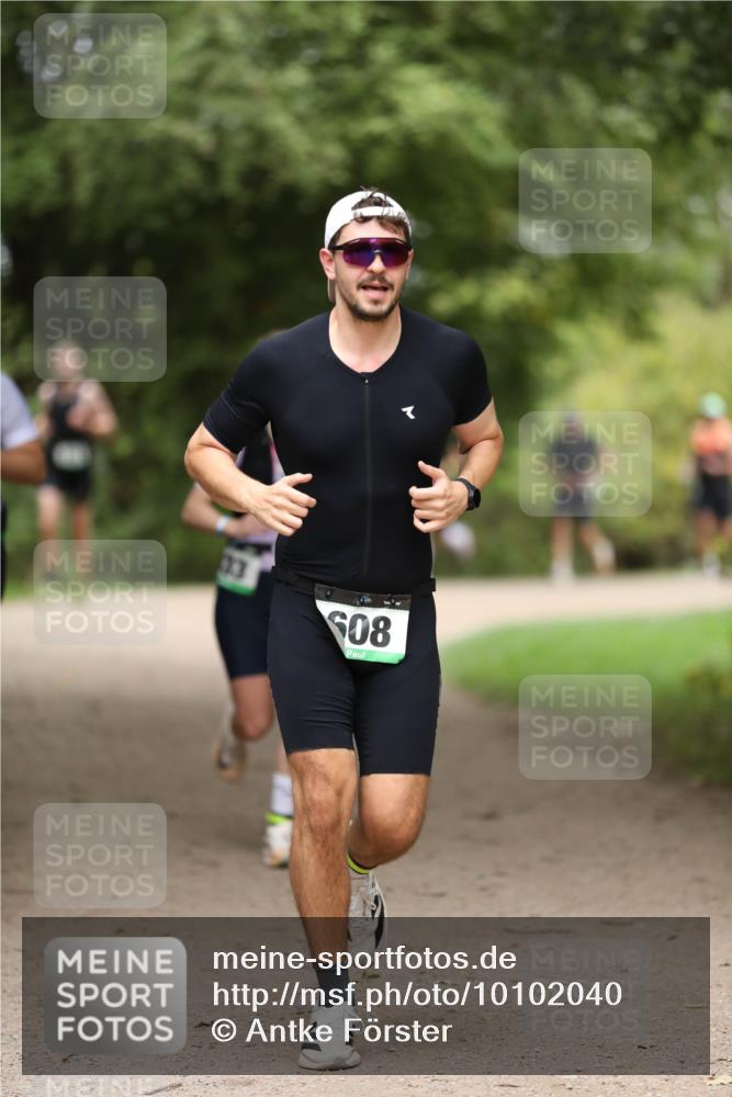 30.08.2026 - Elbe Triathlon Hamburg Antke Förster http://msf.ph/oto/10102040 30.08.2026 11:22:04 Laufen 33, 608 meine-sportfotos.de