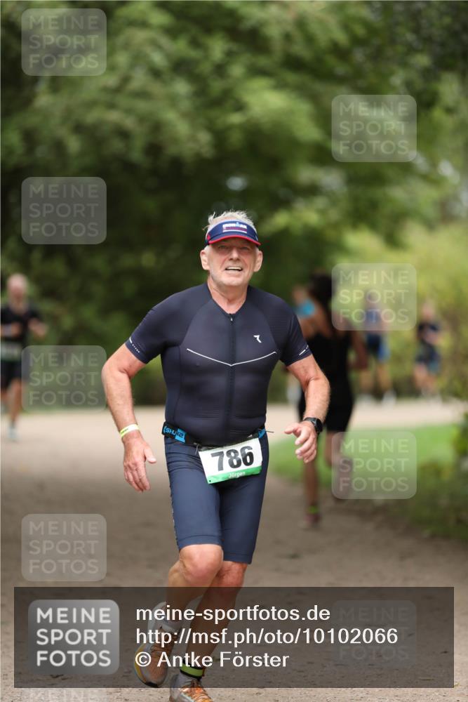 30.08.2026 - Elbe Triathlon Hamburg Antke Förster http://msf.ph/oto/10102066 30.08.2026 11:22:19 Laufen 786 meine-sportfotos.de