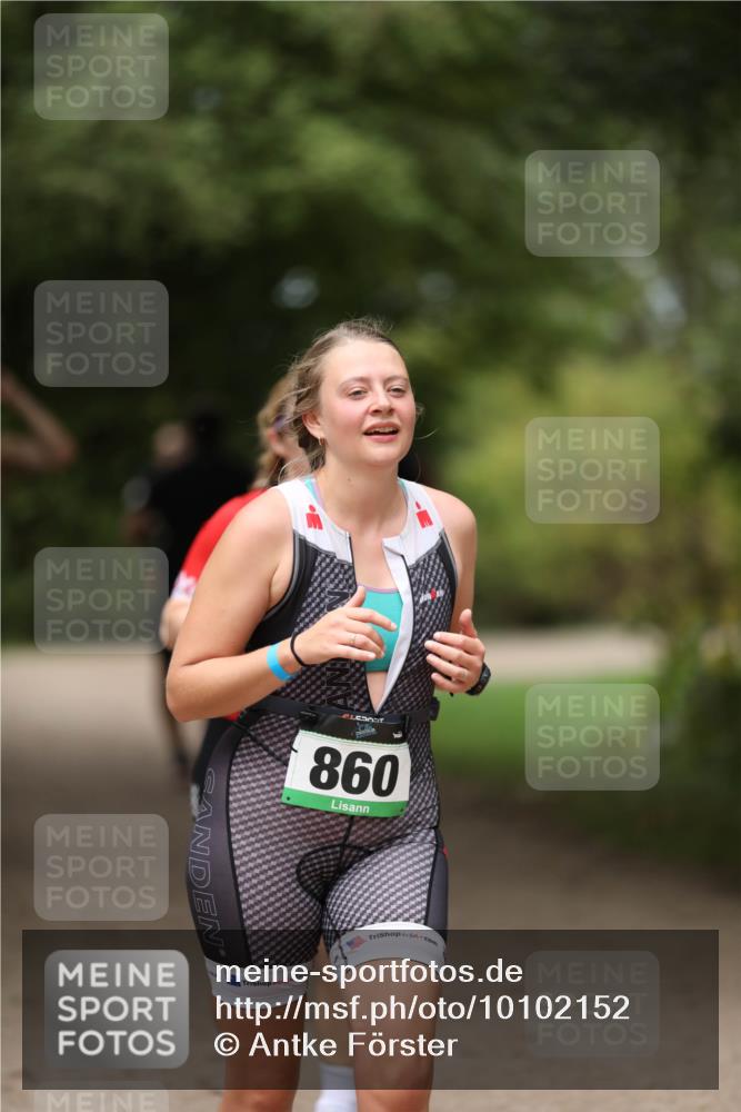 30.08.2026 - Elbe Triathlon Hamburg Antke Förster http://msf.ph/oto/10102152 30.08.2026 11:22:59 Laufen 860 meine-sportfotos.de